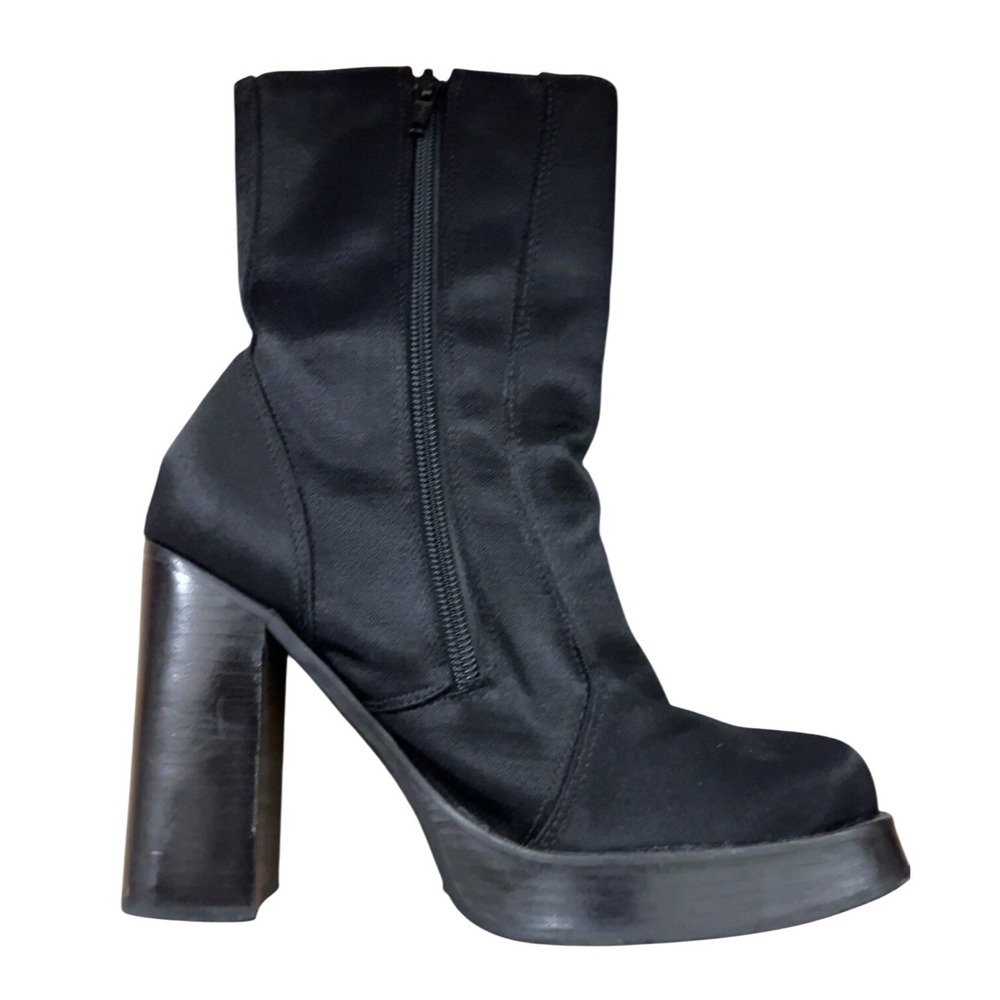 RARE VINTAGE Steve Madden Black side zip chunk heel platform boots size 7.5